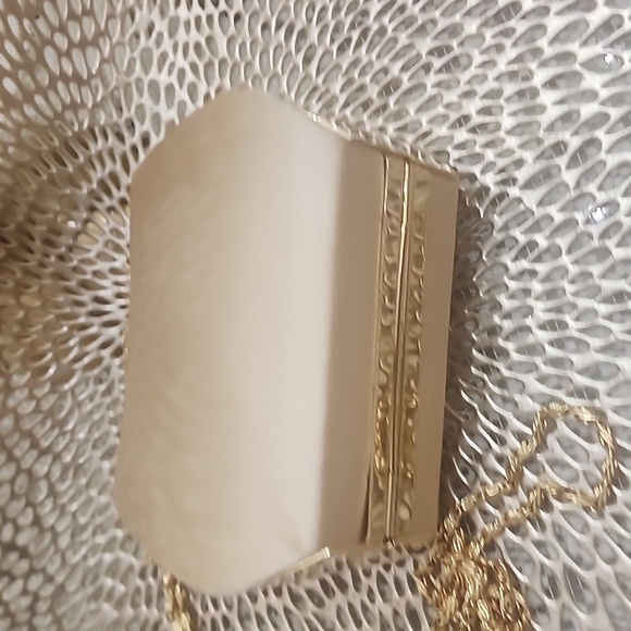 Mini gold satin, Jessica MC clintock evening purse with diamond ,and gold chain - Picture 4 of 8